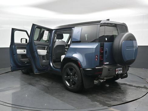 Used 2025 Land Rover Defender 110 X-Dynamic SE AWD/4WD image 49