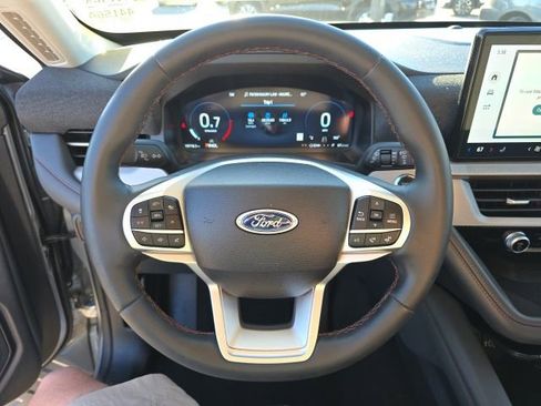 Used 2025 Ford Explorer Active AWD/4WD image 24