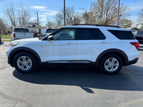 Used 2020 Ford Explorer XLT w/ Equipment Group 202A image 4