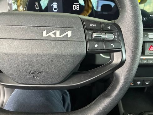 Used 2025 Kia K4 FWD image 26
