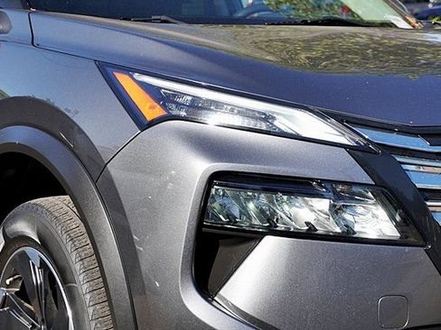 Used 2024 Nissan Rogue SV AWD/4WD image 11