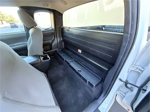 Used 2018 Toyota Tacoma SR RWD image 17
