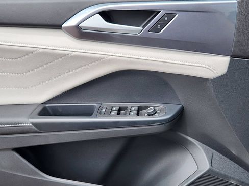 New 2026 Volkswagen Taos SEL AWD/4WD image 12