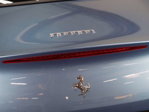 Used 2012 Ferrari California RWD image 22