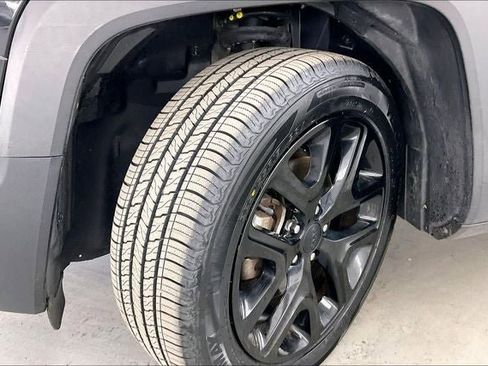 Used 2017 Jeep Renegade Altitude FWD image 33