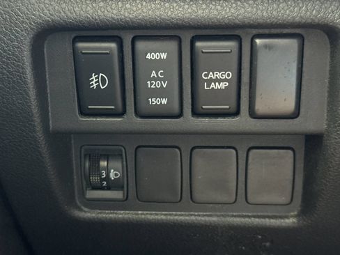 Used 2018 Nissan Titan SV w/ SV Convenience Package AWD/4WD image 32