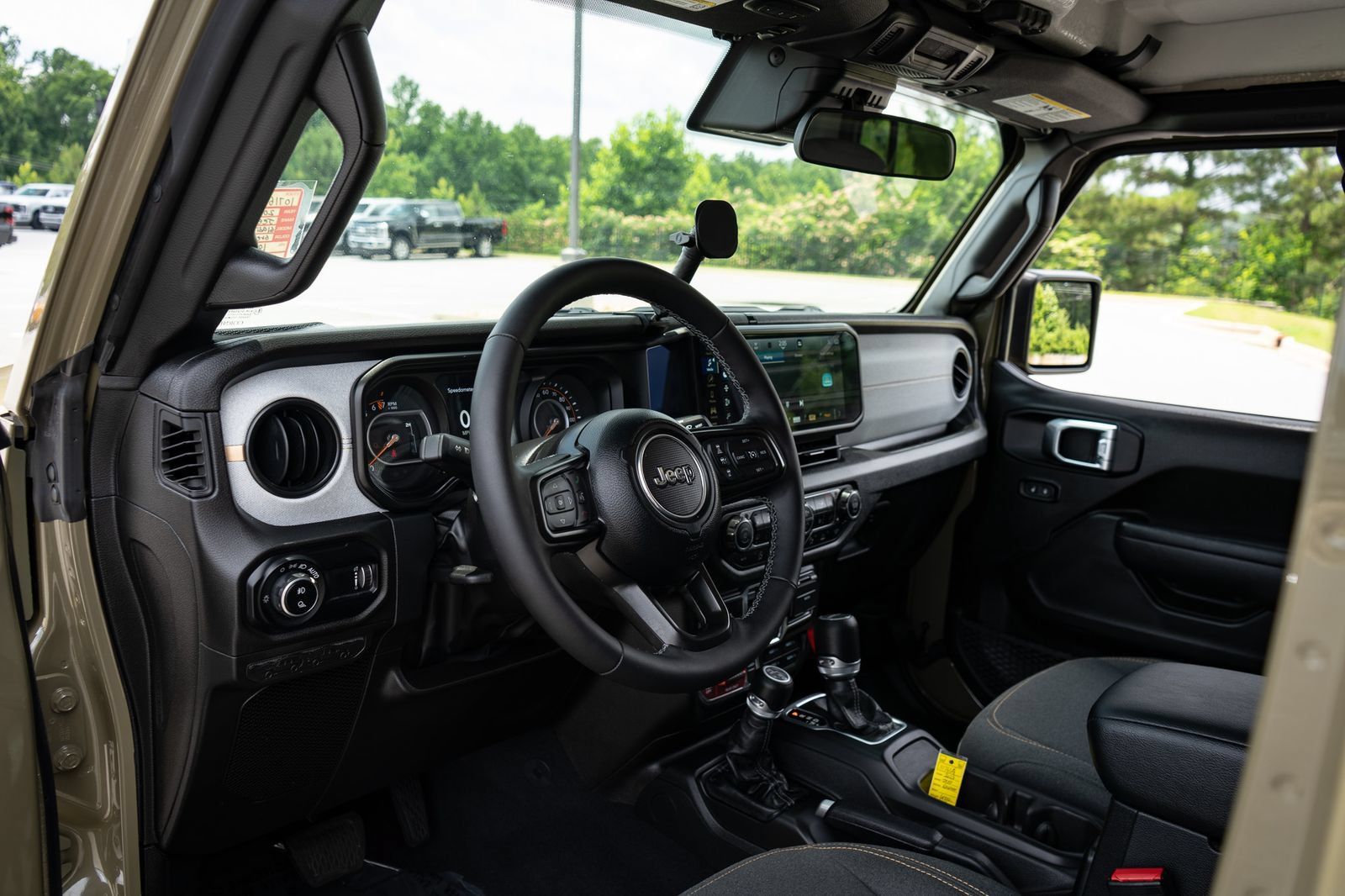 Used 2025 Jeep Gladiator Sport AWD/4WD image 13