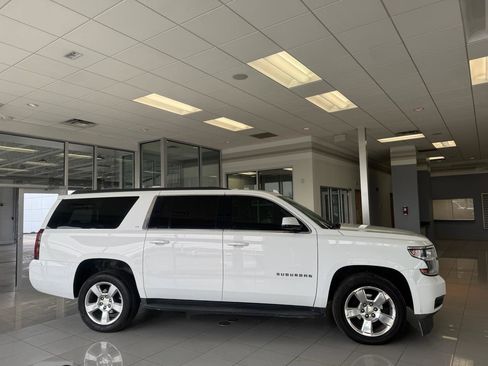 Used 2020 Chevrolet Suburban LT image 15