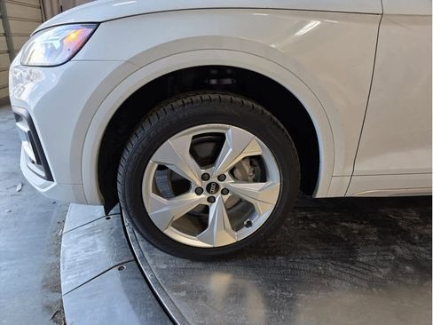 Used 2021 Audi Q5 Premium Plus w/ Premium Plus Package image 3