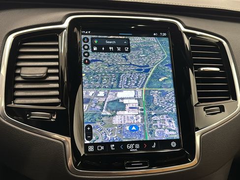 Used 2025 Volvo XC90 T8 Ultra w/ Protection Package Premier image 17