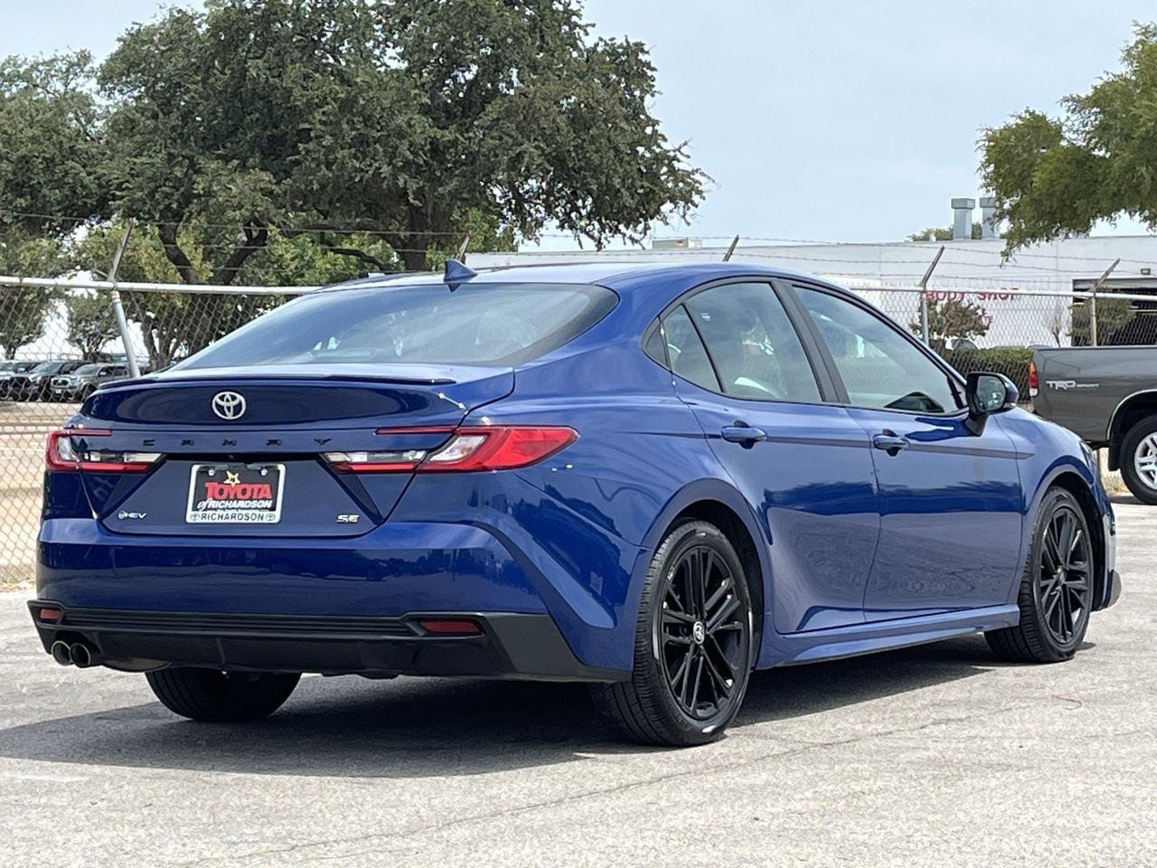 Used 2025 Toyota Camry SE FWD image 4