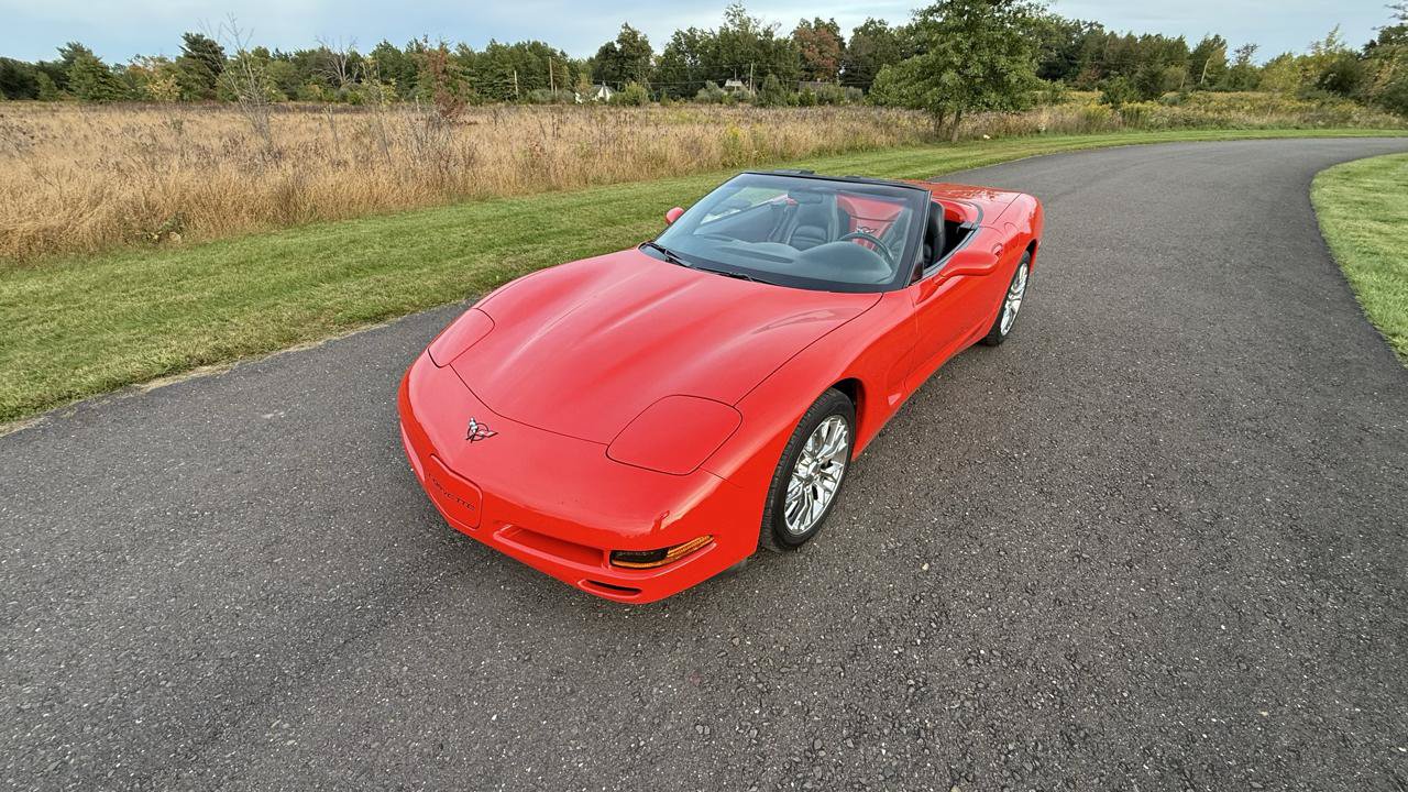 Used 2001 Chevrolet Corvette Convertible w/ Preferred Equipment Group1 RWD image 11