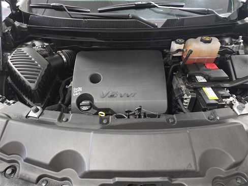 Used 2023 Chevrolet Traverse LT w/ Rear Camera Mirror Package image 30