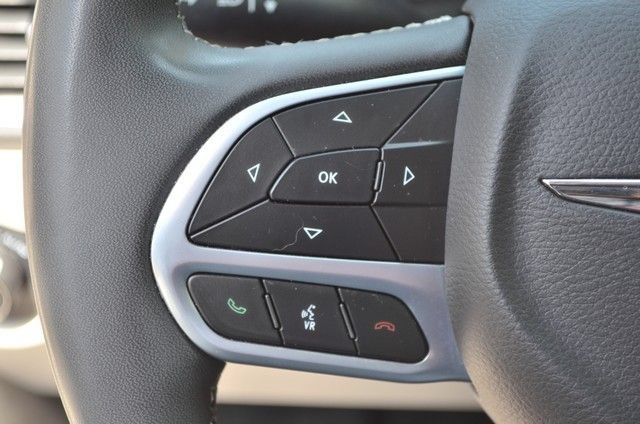 Used 2023 Chrysler Pacifica Touring-L FWD image 20