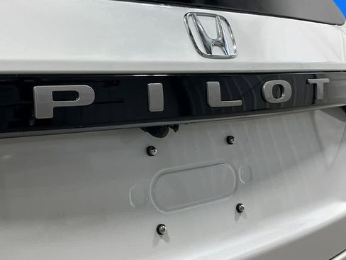 New 2026 Honda Pilot Touring image 7