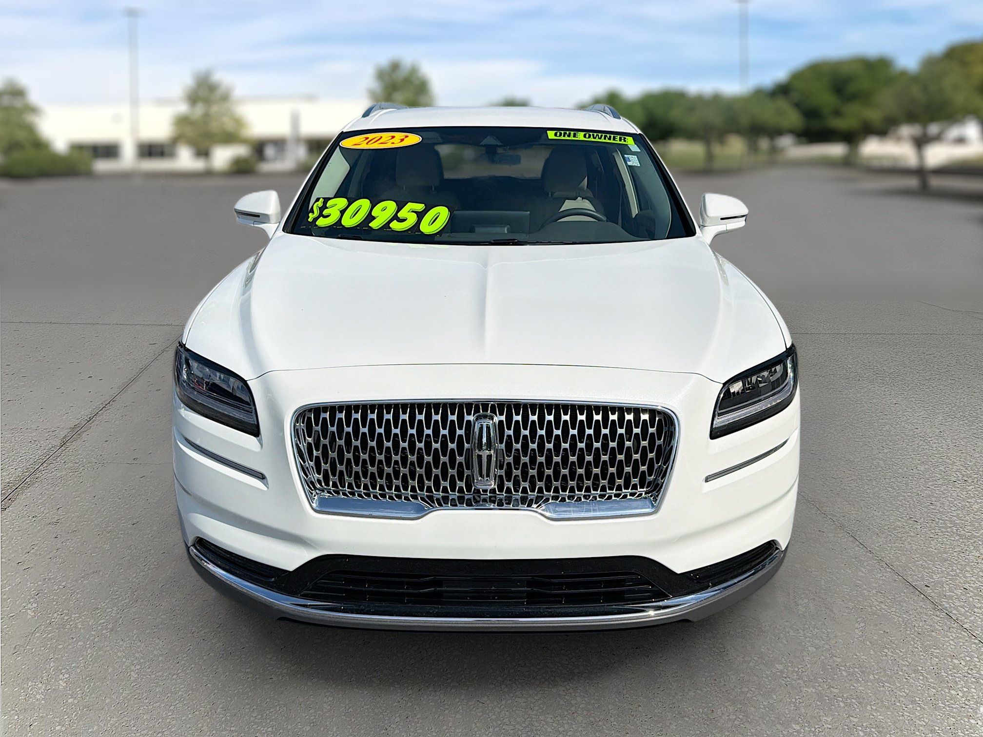 Used 2023 Lincoln Nautilus FWD w/ Premium Package image 2