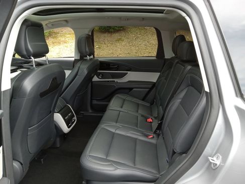 Used 2024 Lincoln Nautilus Premier w/ Equipment Group 102A AWD/4WD image 14