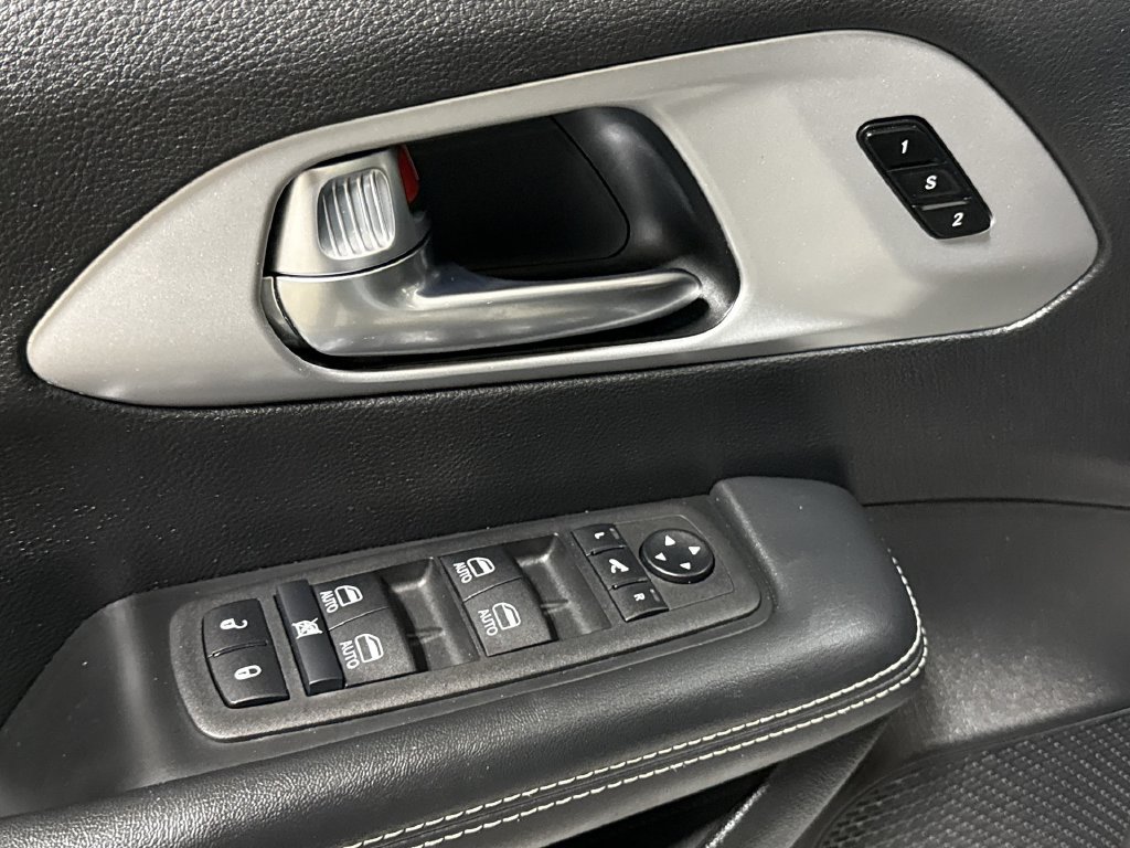 Used 2025 Chrysler Pacifica Limited FWD image 22