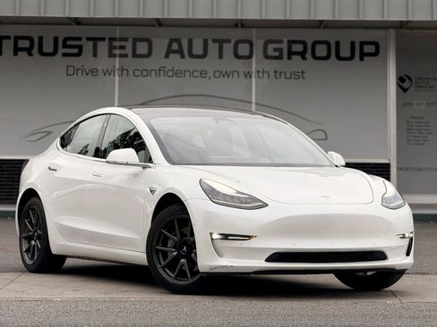 Used 2019 Tesla Model 3 Standard Range Plus image 2