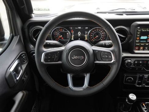Used 2023 Jeep Gladiator Overland AWD/4WD image 15