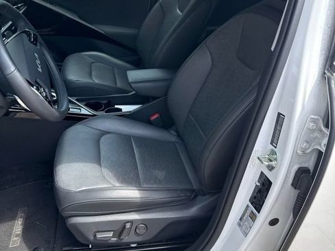 Certified 2023 Kia Niro Wave FWD image 8