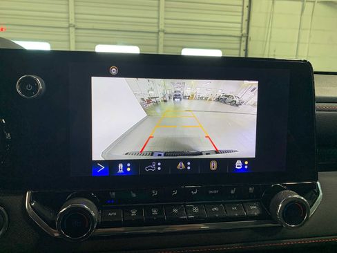 Used 2024 Chevrolet Colorado Z71 w/ Z71 Convenience Package 2 image 5