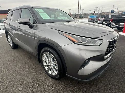 Certified 2025 Toyota Highlander Limited image 7
