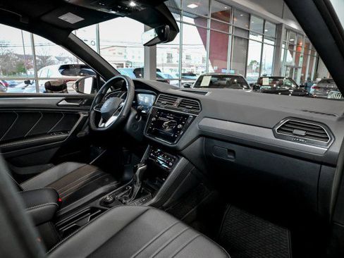 Used 2024 Volkswagen Tiguan SE R-Line image 24