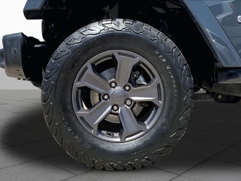 Used 2017 Jeep Wrangler Unlimited Rubicon AWD/4WD image 11