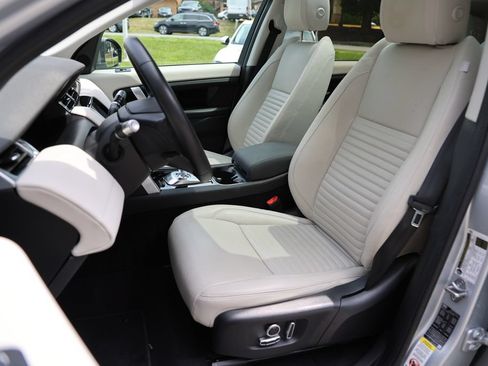 Used 2021 Land Rover Discovery Sport SE AWD/4WD image 18