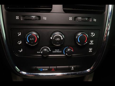 Used 2019 Dodge Grand Caravan SXT FWD image 22