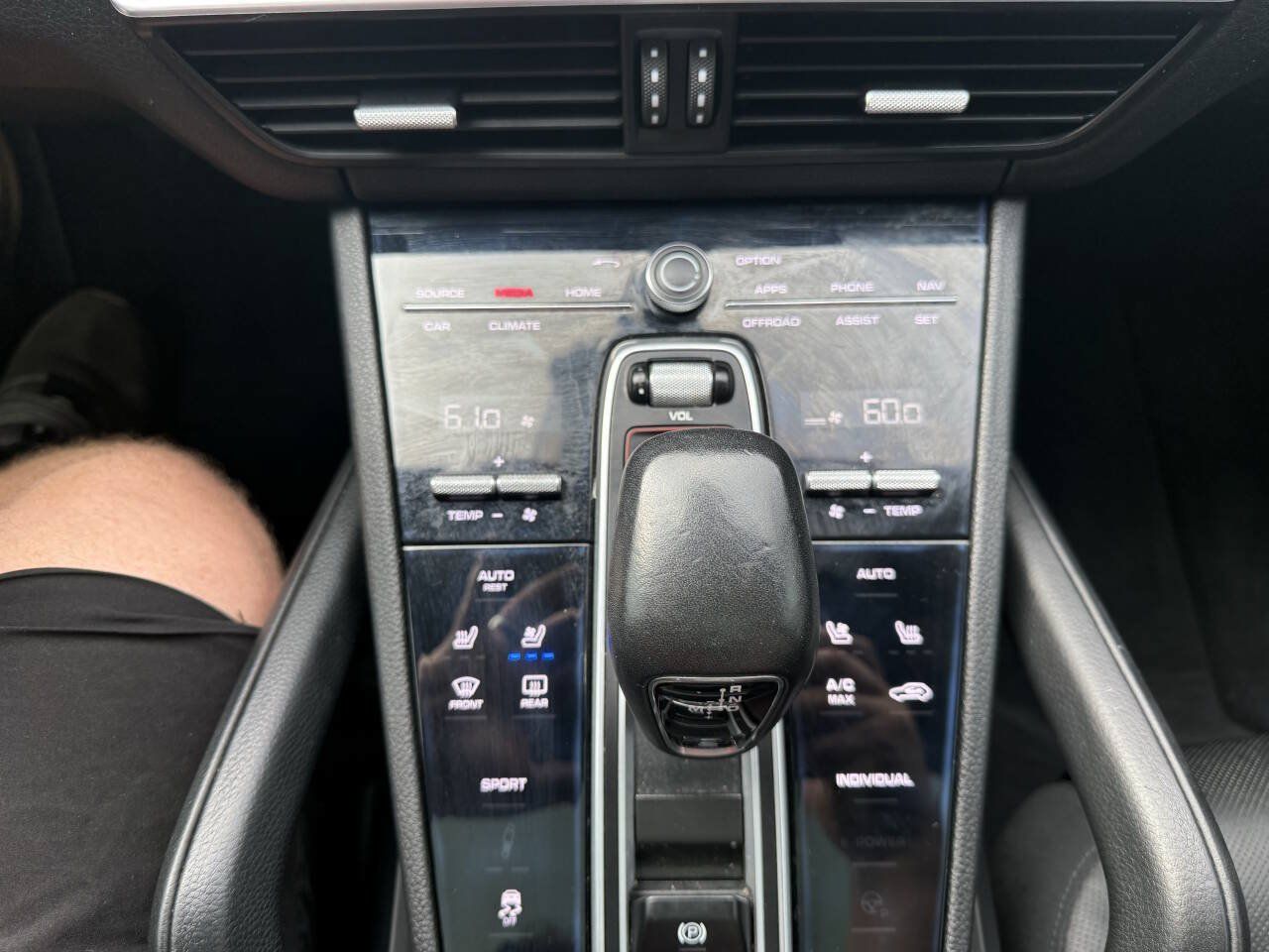 Used 2019 Porsche Cayenne AWD/4WD image 28