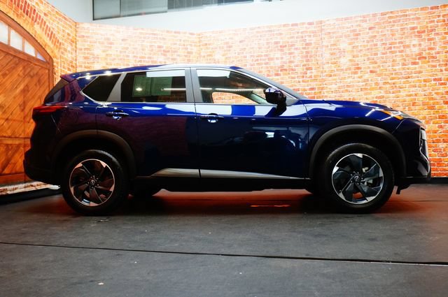 Used 2025 Nissan Rogue SV AWD/4WD image 5