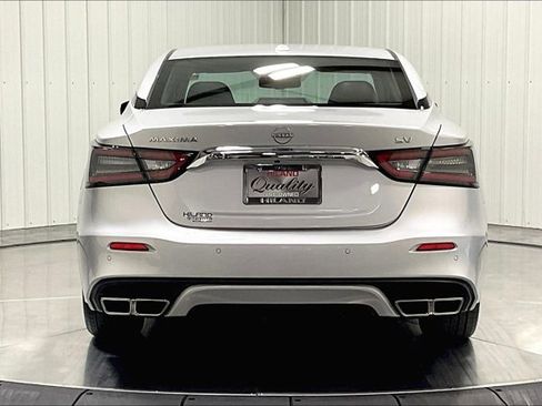 Used 2023 Nissan Maxima SV w/ Floor Mat Group image 4