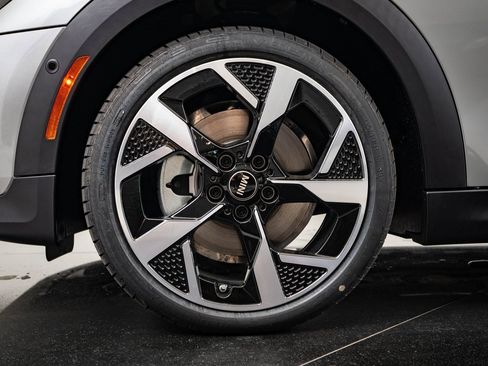 Certified 2025 MINI Cooper S image 17