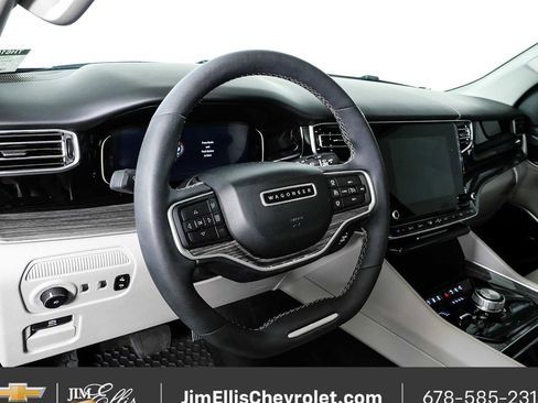Used 2022 Jeep Wagoneer Series II w/ Premium Group I AWD/4WD image 4