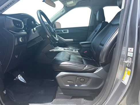 Used 2022 Ford Explorer XLT w/ Equipment Group 202A AWD/4WD image 9