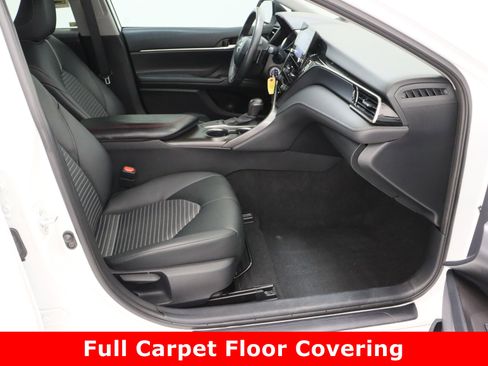 Used 2024 Toyota Camry SE image 34