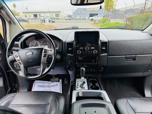 Used 2014 Nissan Titan SL w/ SL Moonroof Package image 9