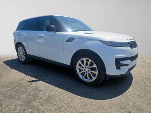 Used 2025 Land Rover Range Rover Sport SE AWD/4WD image 7