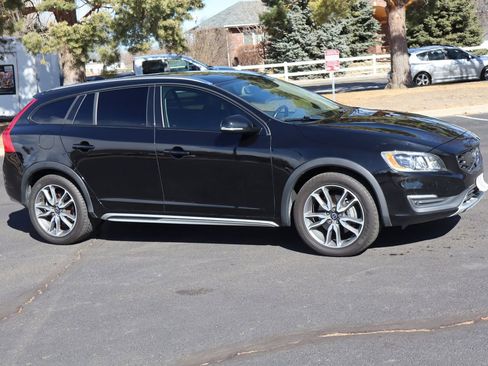 Used 2016 Volvo V60 T5 Cross Country Platinum image 2