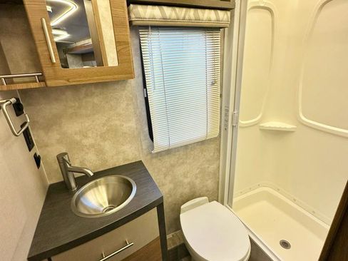 Used 2017 Mercedes-Benz Sprinter 3500 image 38