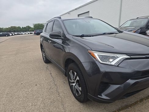 Used 2018 Toyota RAV4 LE image 2