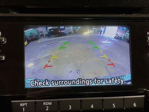 Used 2017 Nissan Rogue SV AWD/4WD image 15
