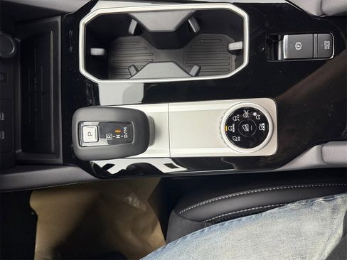 New 2025 Mitsubishi Outlander SE image 20