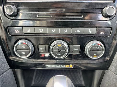 Used 2021 Volkswagen Passat 2.0T SE w/ Luggage Net & Mats Package image 41