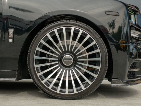 Used 2023 Rolls-Royce Phantom Sedan image 37