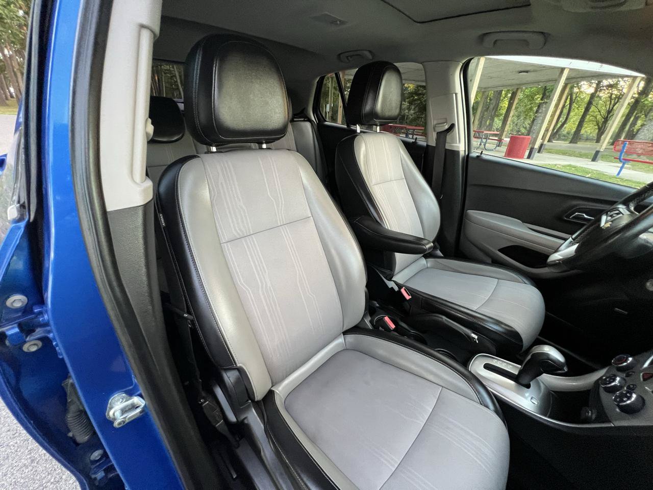 Used 2015 Chevrolet Trax LT w/ LT Sun and Sound Package FWD image 25