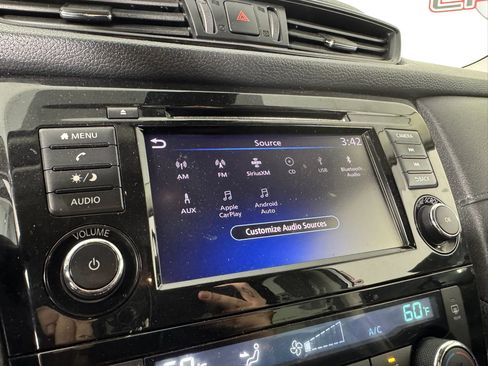 Used 2020 Nissan Rogue SV image 20