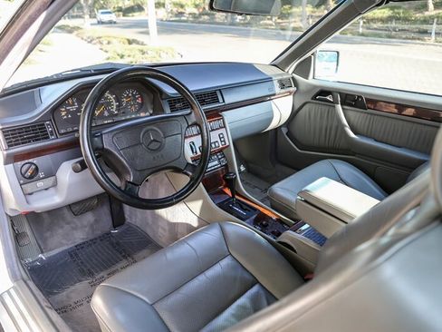 Used 1995 Mercedes-Benz E 320 Convertible image 45